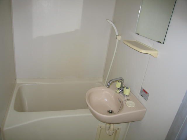 1K Apartment for Rent in Matsusaka, Mie - ¥20,000 - Thumbnail 3