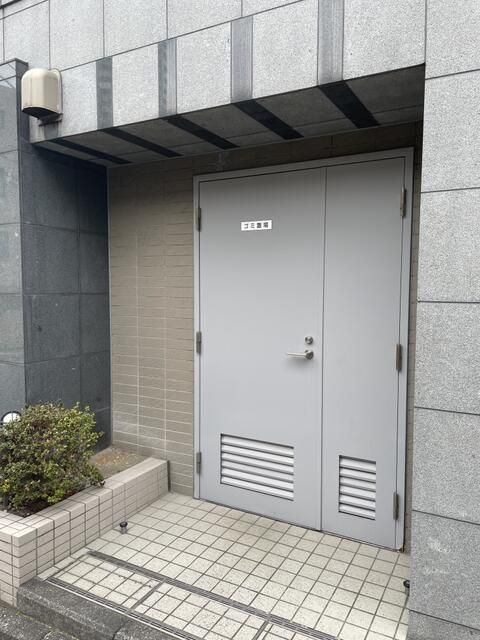 1K Apartment for Sale in Nishi-Shinjuku, Tokyo - 3.77% Yield - Thumbnail 4
