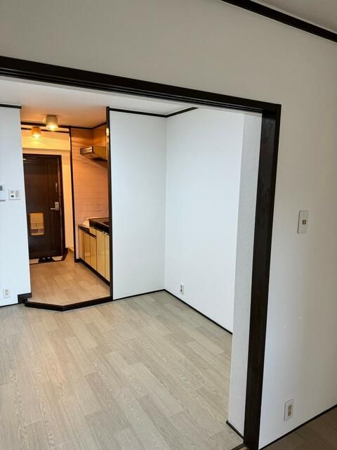 1DK Kyoto Condo for Sale with 7.38% Yield in Kamigyo Ward - Thumbnail 3