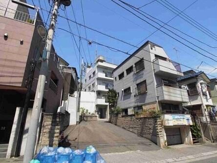 3DK Apartment for Sale in Itabashi, Tokyo with 6.1% Yield - Thumbnail 2
