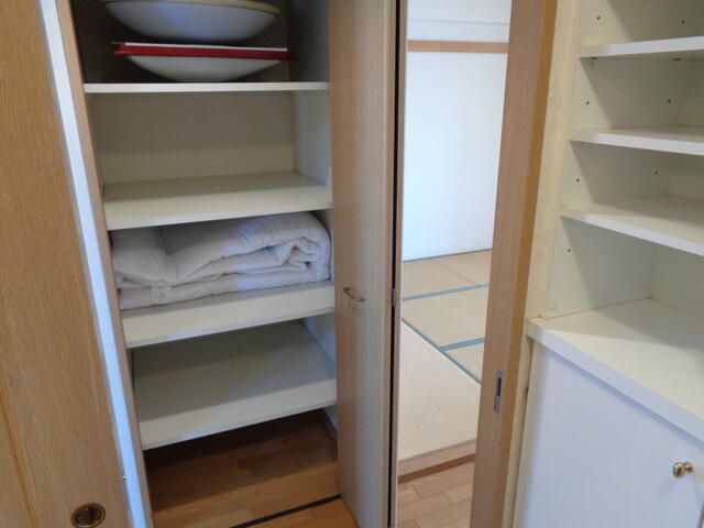 3LDK Apartment for Sale Near Konohana Station, Osaka - Thumbnail 4
