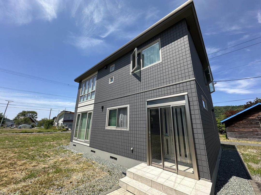 4LDK Sekisui Heim Home on Large Corner Lot in Shibetsu, Hokkaido - Thumbnail 2
