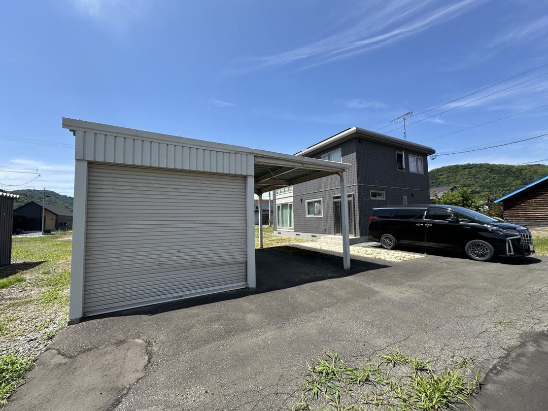 4LDK Sekisui Heim Home on Large Corner Lot in Shibetsu, Hokkaido - Thumbnail 3