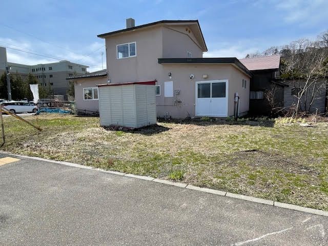 Renovated 3LDK House in Abashiri, Hokkaido with Sea View Potential - Thumbnail 2