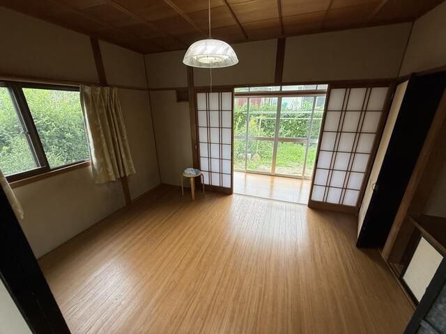 1970 Wooden House on 303sqm Plot in Nagano City - Thumbnail 3