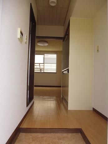Pocket House 102: Affordable 1R Apartment for Rent in Wakayama City - Thumbnail 2