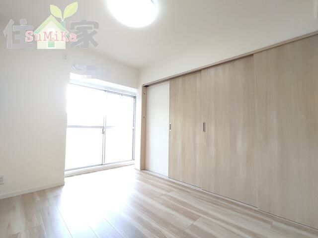 Renovated 3LDK Apartment for Sale in Higashiosaka, Osaka - Thumbnail 3