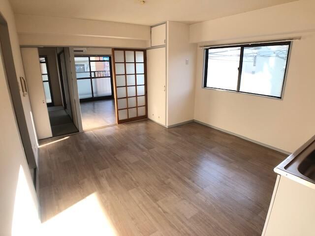 2LDK Apartment for Rent in Daito City, Osaka - No Key Money - Thumbnail 3