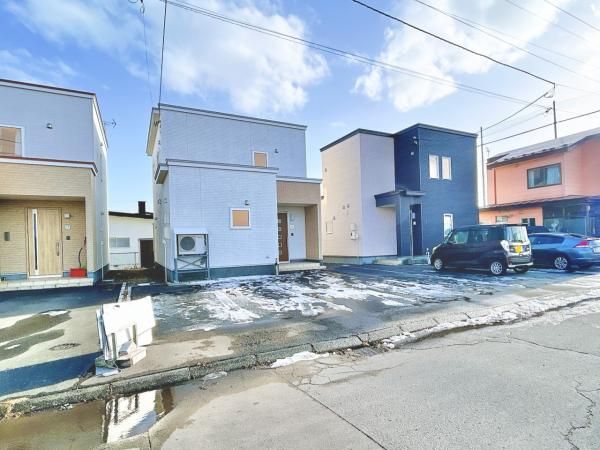 2018-Built 4LDK House with 3 Car Parking in Tomakomai, Hokkaido - Thumbnail 3