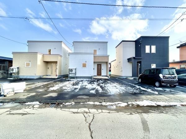 2018-Built 4LDK House with 3 Car Parking in Tomakomai, Hokkaido - Thumbnail 2