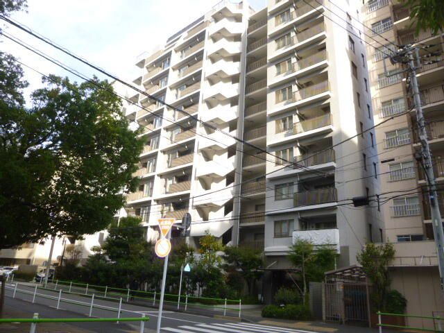 3LDK Apartment for Sale in Shibaura, Minato, Tokyo - Thumbnail 2