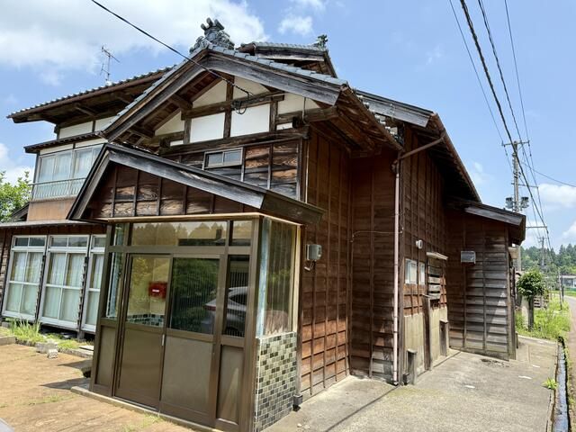7-Bedroom Country House with Large Garden for Sale in Nagaoka - Image 1