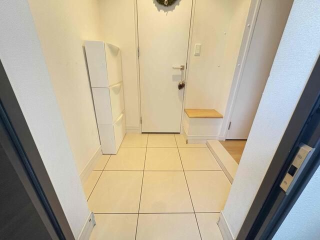 3LDK Apartment for Sale in Toyonaka, Osaka - Southeast Corner Unit - Thumbnail 3