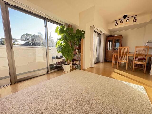 3LDK Apartment for Sale in Toyonaka, Osaka - Southeast Corner Unit - Thumbnail 4