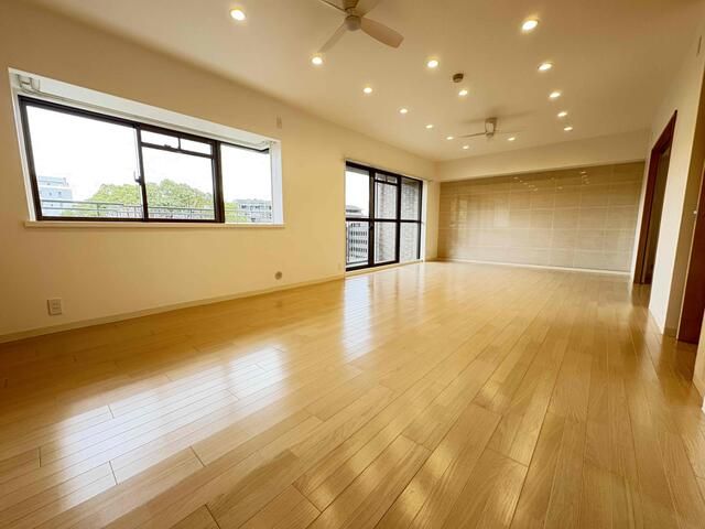 4LDK Apartment for Sale in Toyonaka, Osaka - 107.83 sqm - Thumbnail 3
