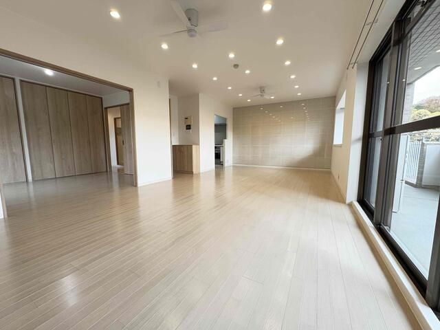 4LDK Apartment for Sale in Toyonaka, Osaka - 107.83 sqm - Thumbnail 2