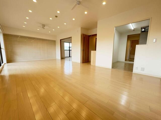 4LDK Apartment for Sale in Toyonaka, Osaka - 107.83 sqm - Thumbnail 4