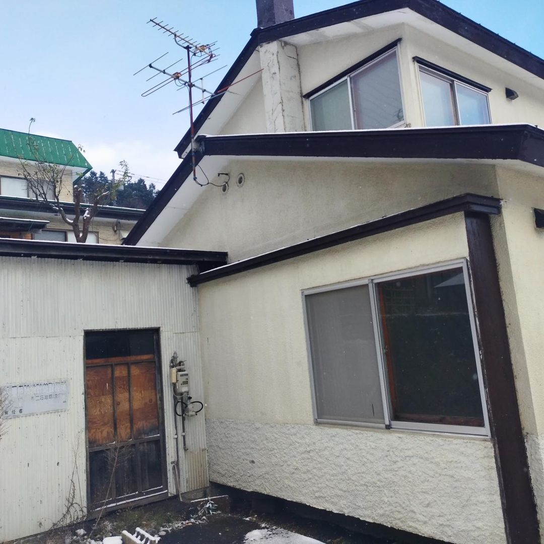 Large 4DK House on 345㎡ Plot in Muroran, Hokkaido - Thumbnail 2