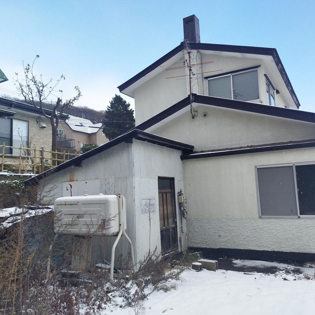 Large 4DK House on 345㎡ Plot in Muroran, Hokkaido - Thumbnail 3