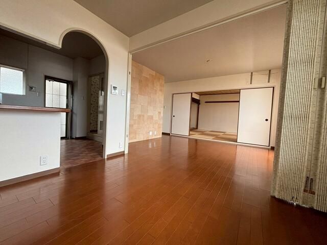 4LDK Top Floor Apartment for Sale in Izumiotsu, Osaka - Thumbnail 4