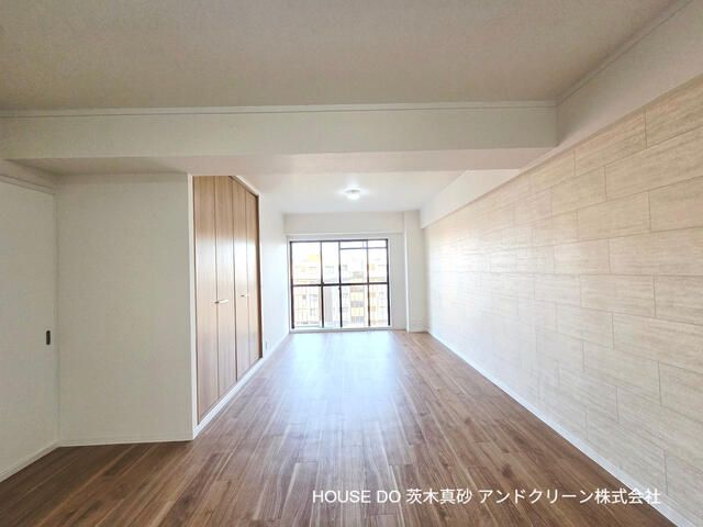 3LDK Apartment for Sale in Ibaraki, Osaka with Renovated Interior - Thumbnail 3