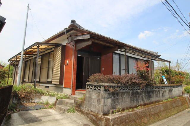Compact 3DK Single-Story House for Sale in Miyakonojo, Miyazaki - Thumbnail 2