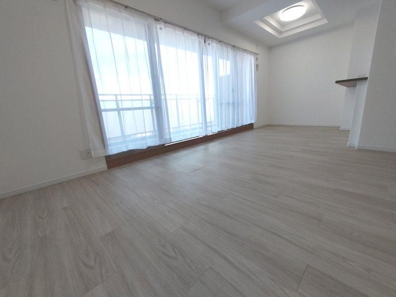 Renovated 3LDK Apartment for Sale in Hirakata, Osaka - Thumbnail 3