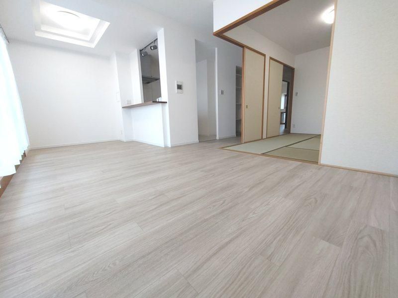 Renovated 3LDK Apartment for Sale in Hirakata, Osaka - Thumbnail 4