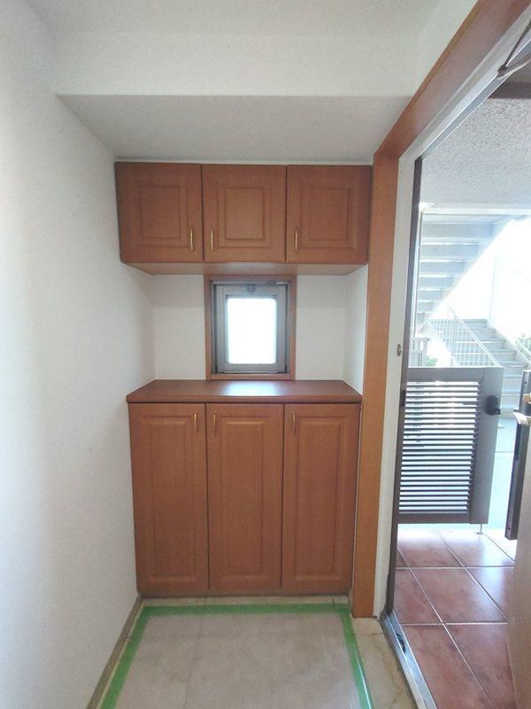 Renovated 3LDK Apartment for Sale in Hirakata, Osaka - Thumbnail 2