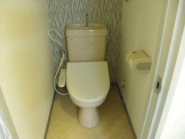 1K Apartment for Rent in Takamatsu, Kagawa - 19,000 Yen - Thumbnail 4