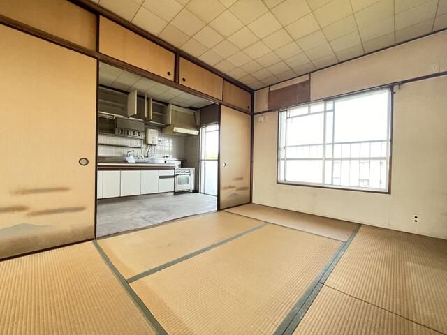 3DK Top-Floor Apartment for Sale in Matsudo, Chiba - Thumbnail 3