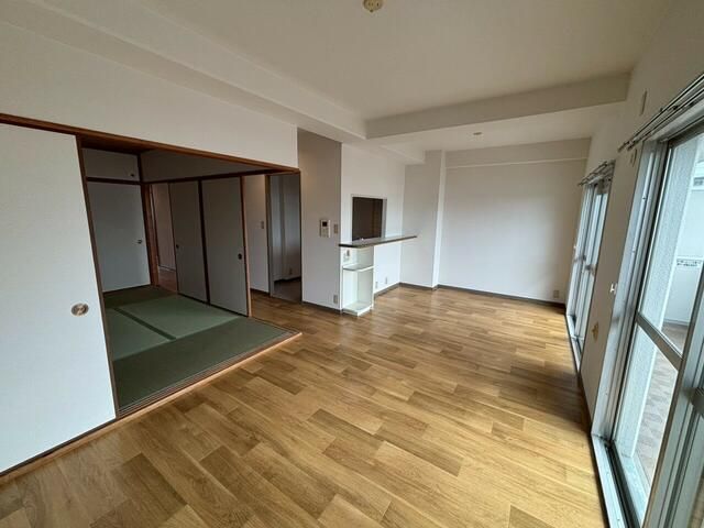 Renovated 3LDK Apartment for Sale in Izumi City, Osaka - Thumbnail 3