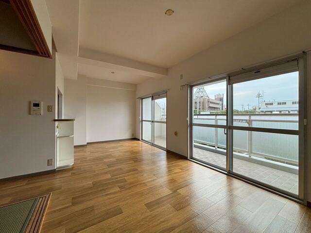 Renovated 3LDK Apartment for Sale in Izumi City, Osaka - Thumbnail 4
