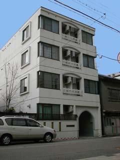 Affordable 1R Apartment in Central Toyama City with Dual Light - Image 1