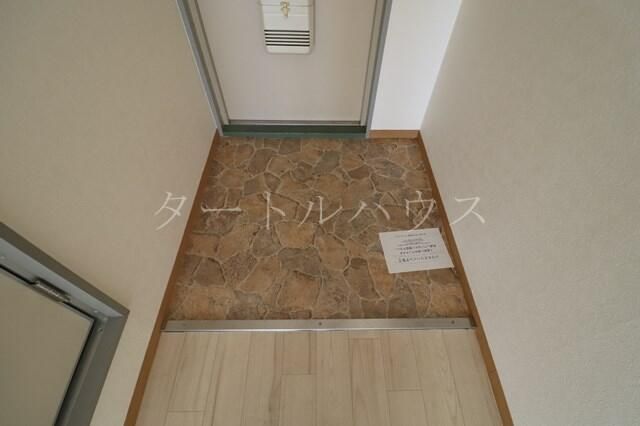 1R Apartment for Rent in Daito City, Osaka - No Key Money - Thumbnail 3