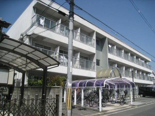 1R Apartment for Rent in Daito City, Osaka - No Key Money - Thumbnail 2