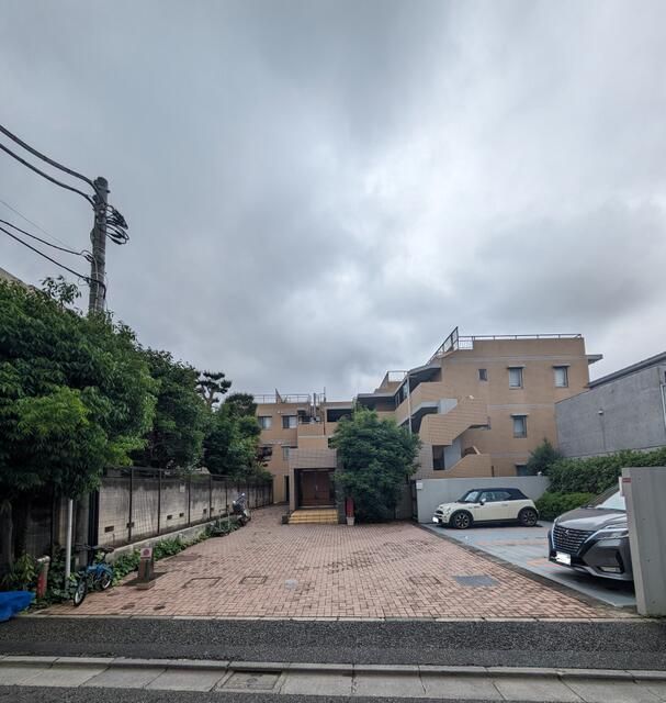 One-Room Apartment for Sale in Kugayama, Suginami, Tokyo - Thumbnail 2