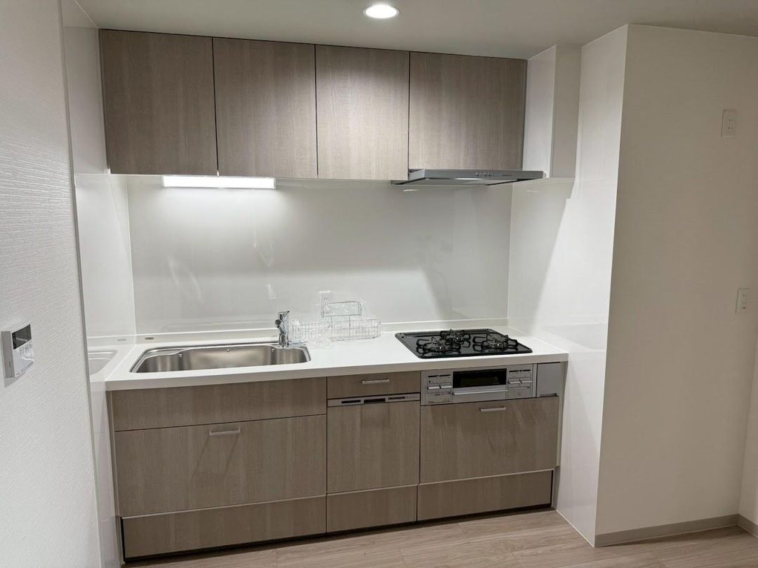 Renovated 2LDK Apartment for Sale in Suita, Osaka - Thumbnail 3