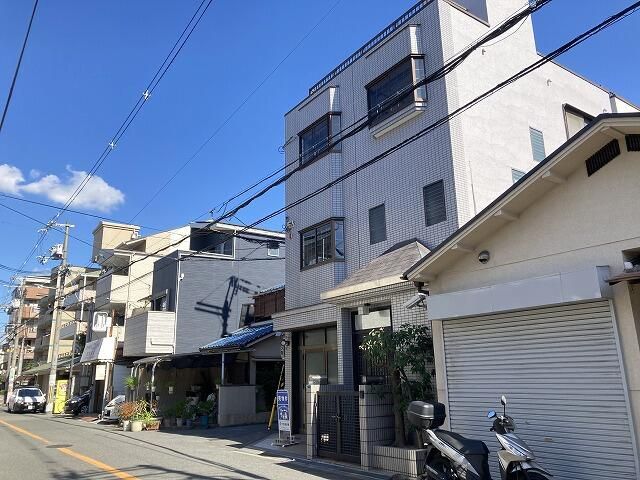 4-Bedroom Corner House for Sale in Higashisumiyoshi, Osaka - Thumbnail 2