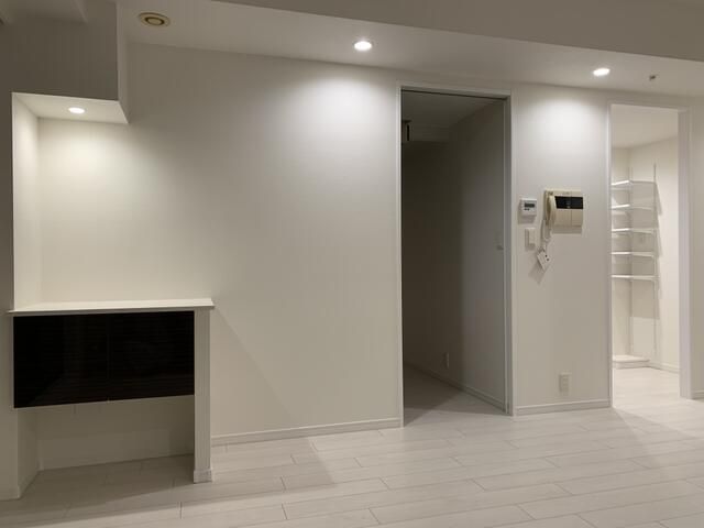 Renovated 2LDK Apartment in Shinjuku High-Rise Tower - Thumbnail 4