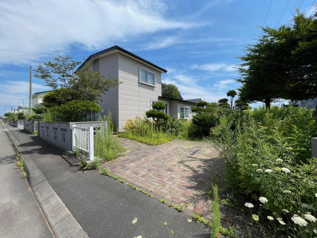 3LDK House for Sale on 424 sqm Corner Lot in Tomakomai - Thumbnail 2