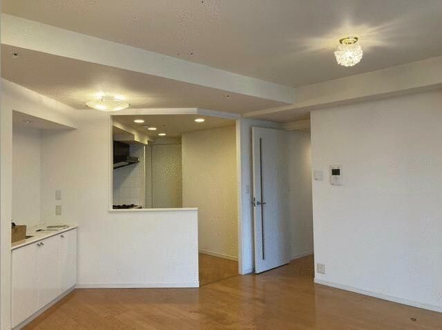 2LDK Apartment for Sale in Minato Ward, Tokyo - 73.89 sqm - Thumbnail 4