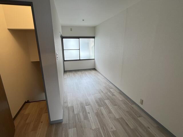 Renovated 2LDK House for Rent in Sakai, Osaka - Zero Deposit - Thumbnail 3