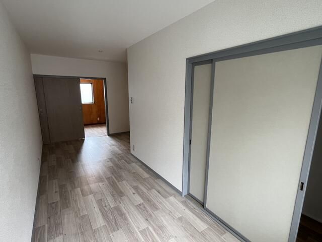 Renovated 2LDK House for Rent in Sakai, Osaka - Zero Deposit - Thumbnail 4
