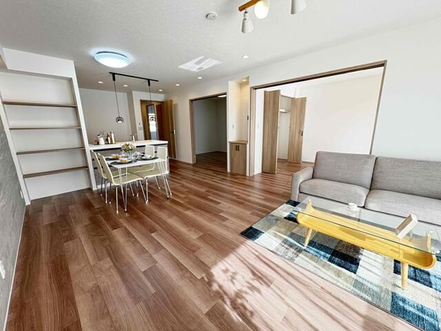 Renovated 3LDK Apartment for Sale in Ibaraki, Osaka - Thumbnail 3