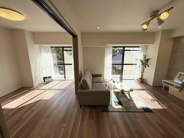 Renovated 3LDK Apartment for Sale in Ibaraki, Osaka - Thumbnail 2