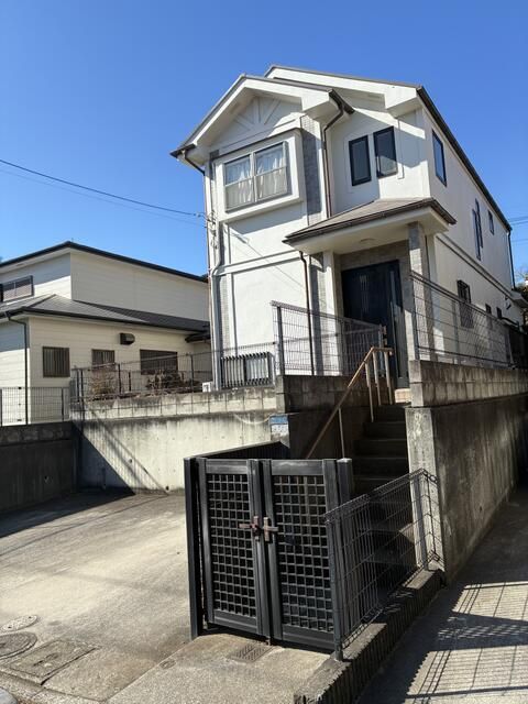 4LDK Detached House for Sale in Yokohama Tsuzuki Ward - Thumbnail 2