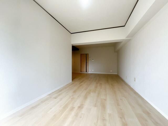 Renovated 2LDK Apartment with Private Garden in Yao, Osaka - Thumbnail 3