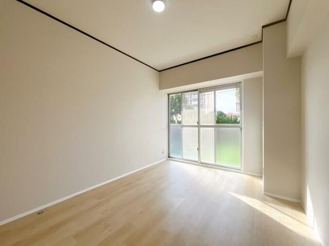 Renovated 2LDK Apartment with Private Garden in Yao, Osaka - Thumbnail 2