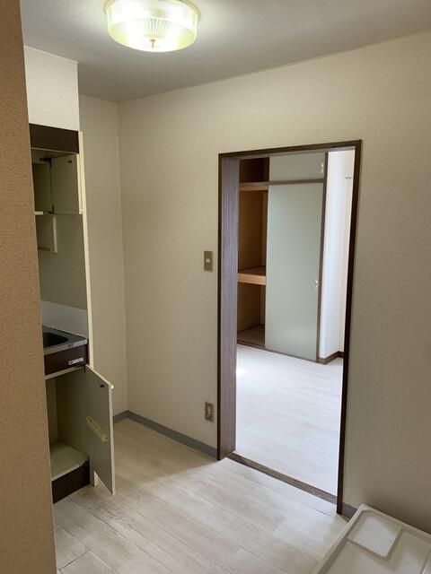 1K Investment Apartment for Sale in Nakano, Tokyo - Thumbnail 2